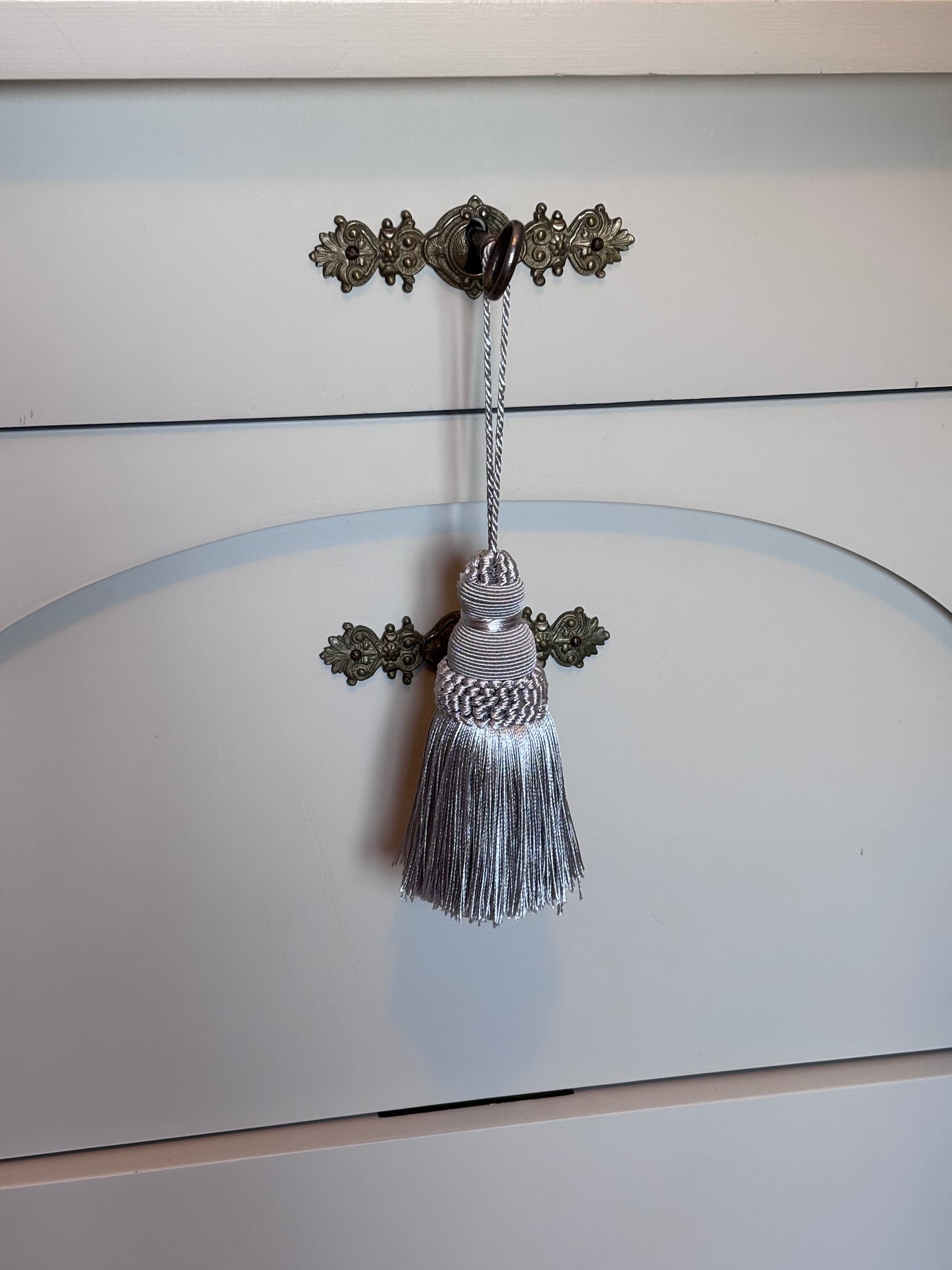 Schlüssequaste - silber-grau