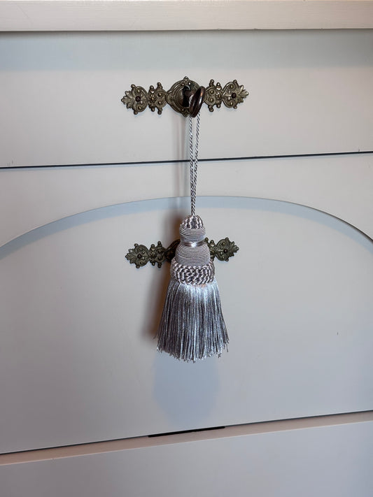 Schlüssequaste - silber-grau